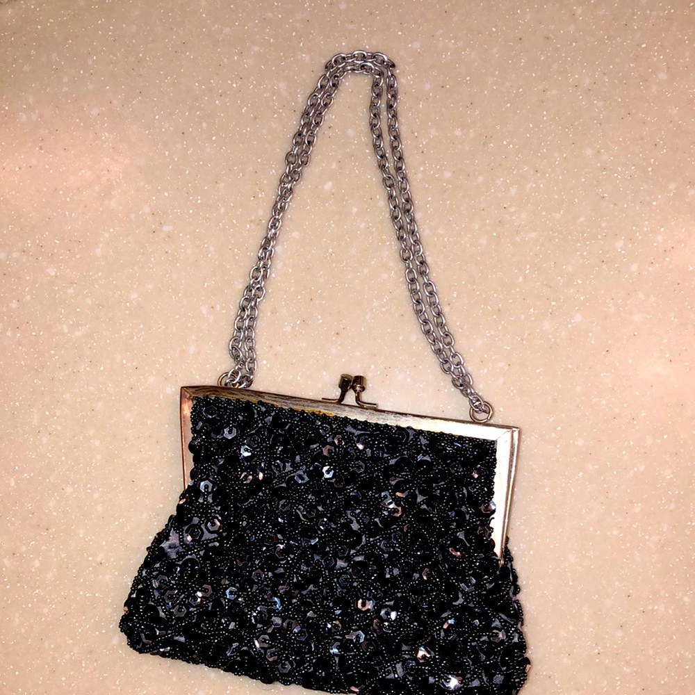 Black, sequent covered silver chain la regale hand bag